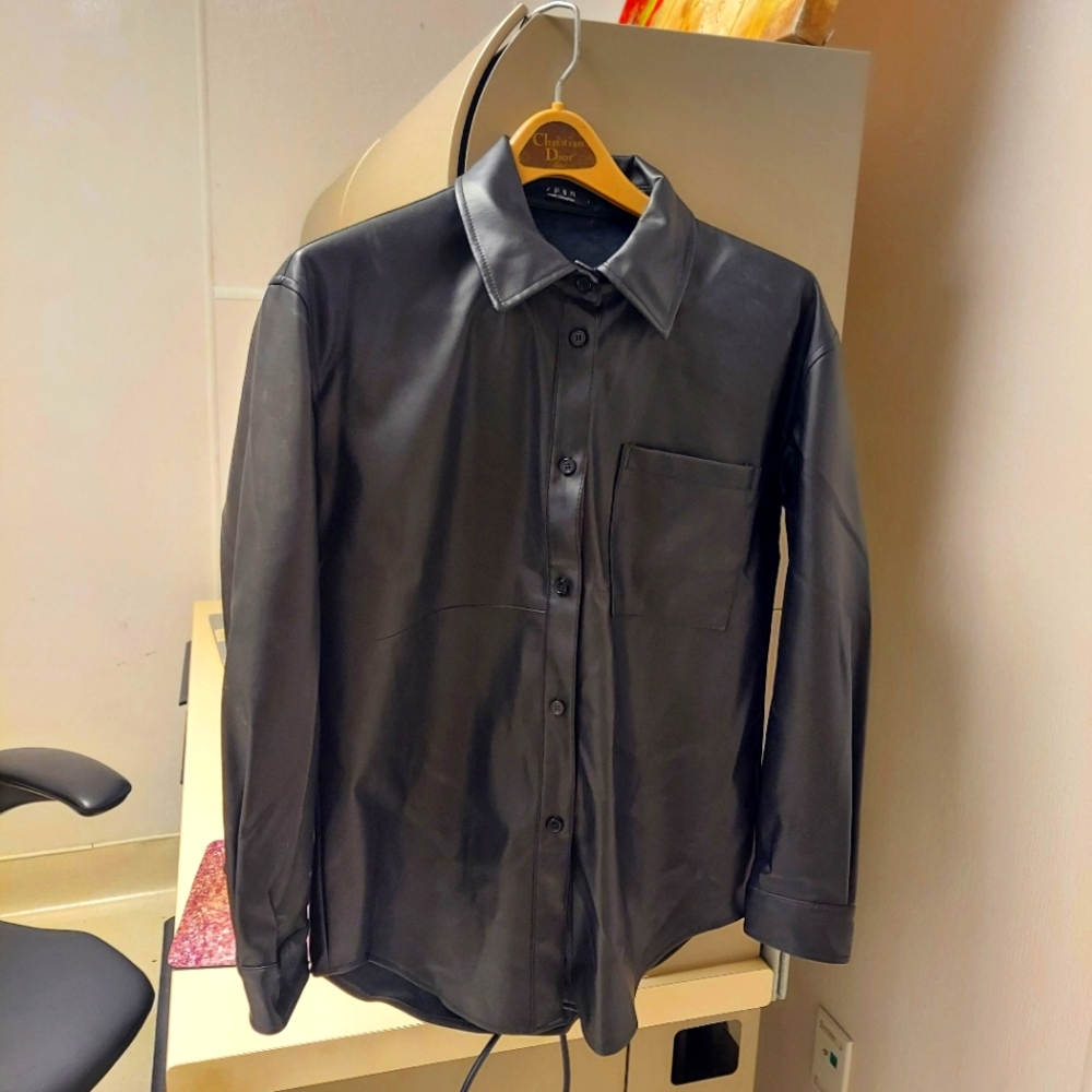 Womens Black Vegan Leather Collar Long Sleeve Button Down Shirt Size 6